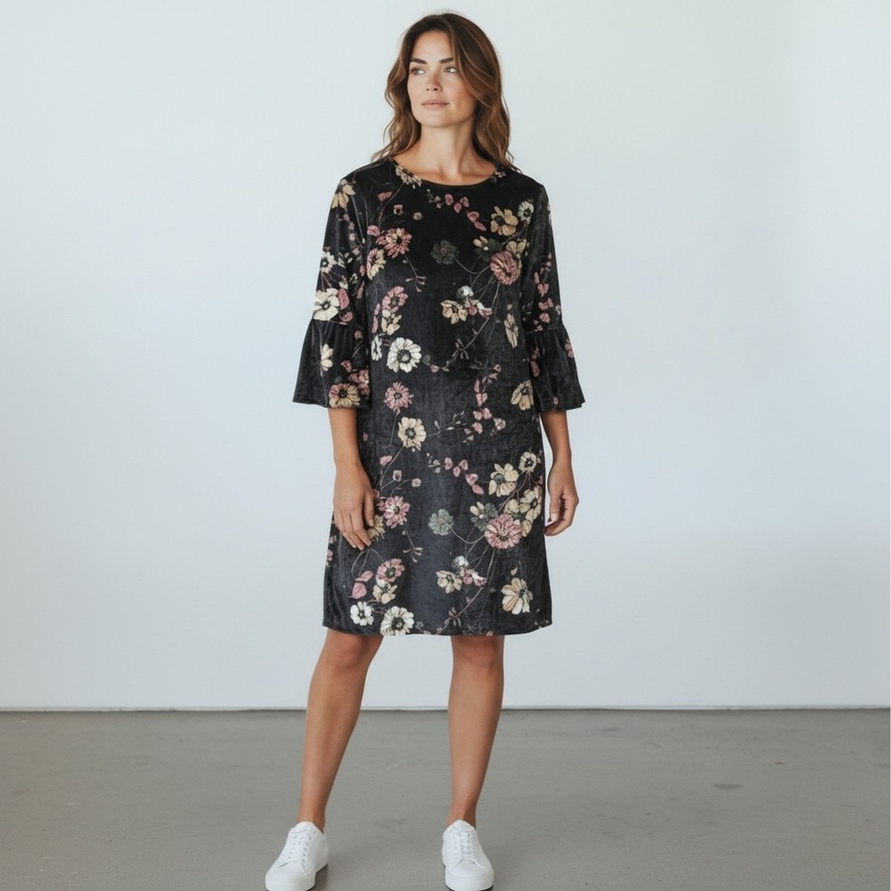 Chicos Women's Black Velvet Floral‎ 3/4 Bell Sleeve Pullover Dress Size 1 (8-10)